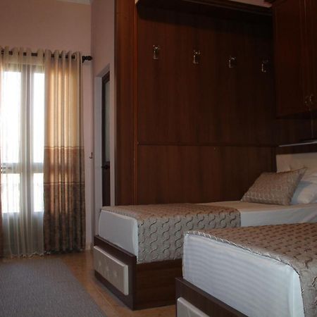 Hotel Hasmegaj Mahall' e Kryethuit ภายนอก รูปภาพ