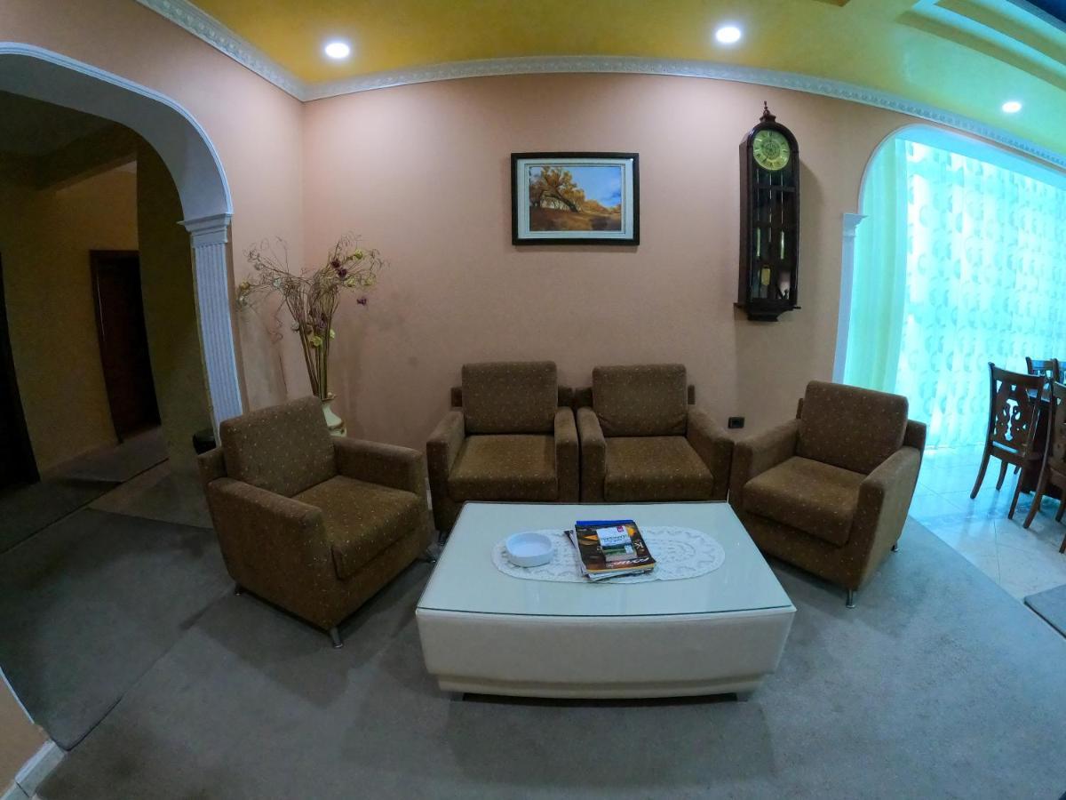 Hotel Hasmegaj Mahall' e Kryethuit ภายนอก รูปภาพ