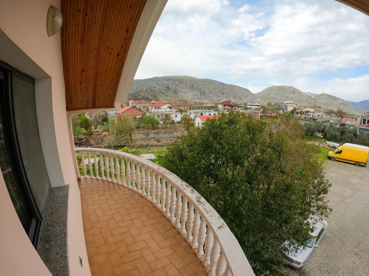 Hotel Hasmegaj Mahall' e Kryethuit ภายนอก รูปภาพ