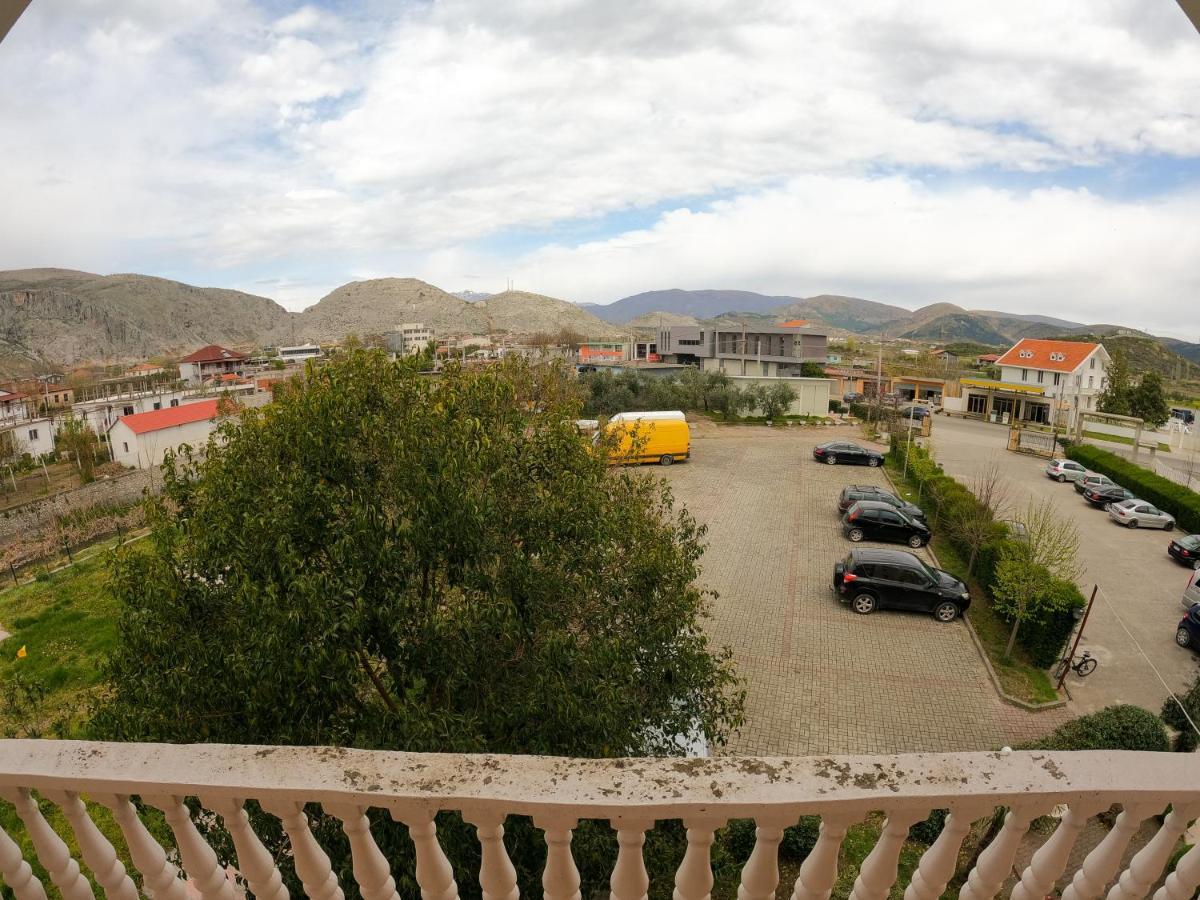 Hotel Hasmegaj Mahall' e Kryethuit ภายนอก รูปภาพ
