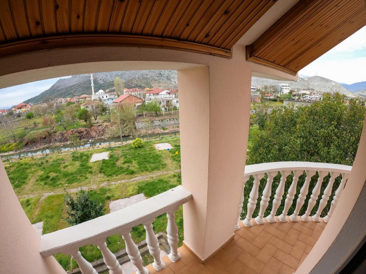 Hotel Hasmegaj Mahall' e Kryethuit ภายนอก รูปภาพ