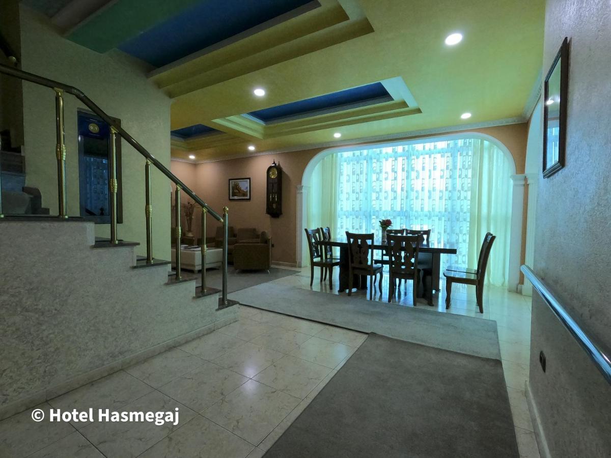 Hotel Hasmegaj Mahall' e Kryethuit ภายนอก รูปภาพ