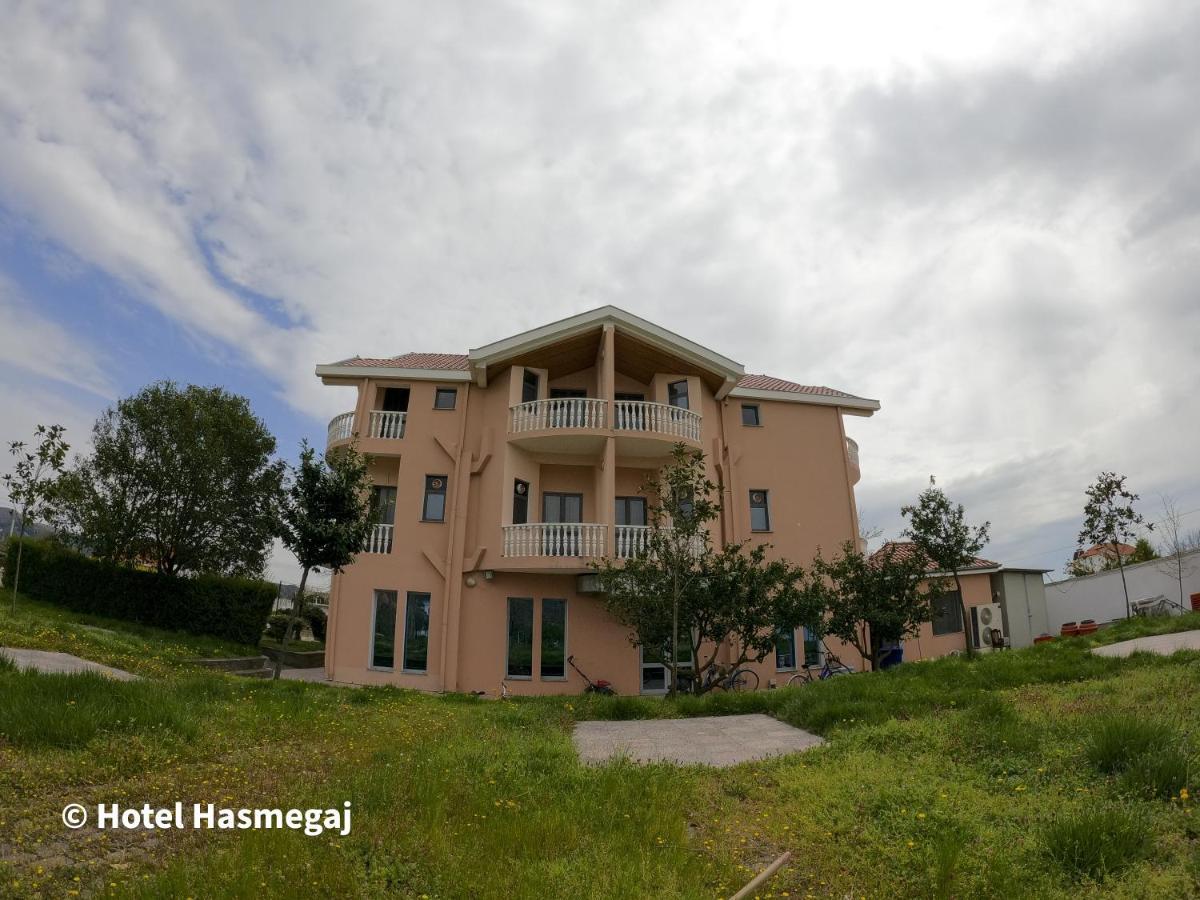 Hotel Hasmegaj Mahall' e Kryethuit ภายนอก รูปภาพ