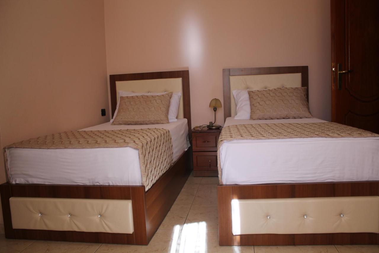 Hotel Hasmegaj Mahall' e Kryethuit ภายนอก รูปภาพ