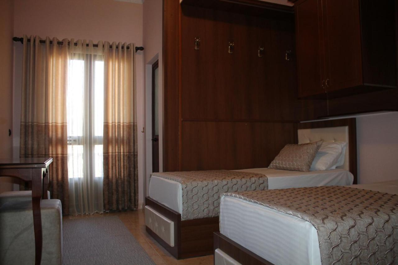 Hotel Hasmegaj Mahall' e Kryethuit ภายนอก รูปภาพ