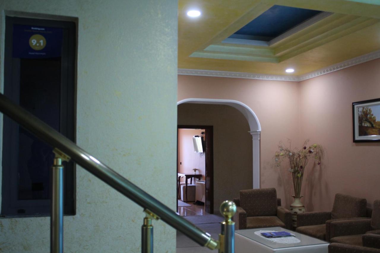Hotel Hasmegaj Mahall' e Kryethuit ภายนอก รูปภาพ