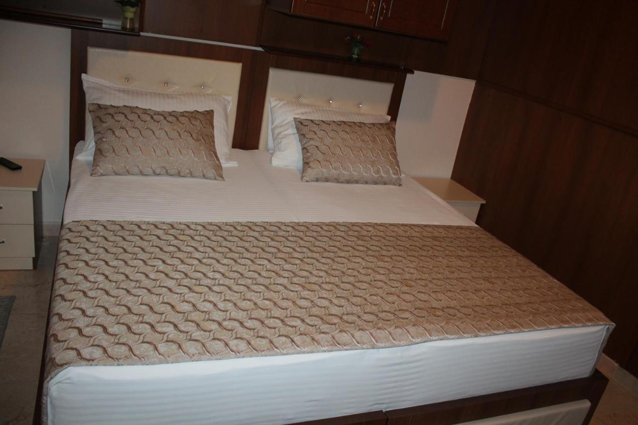 Hotel Hasmegaj Mahall' e Kryethuit ภายนอก รูปภาพ
