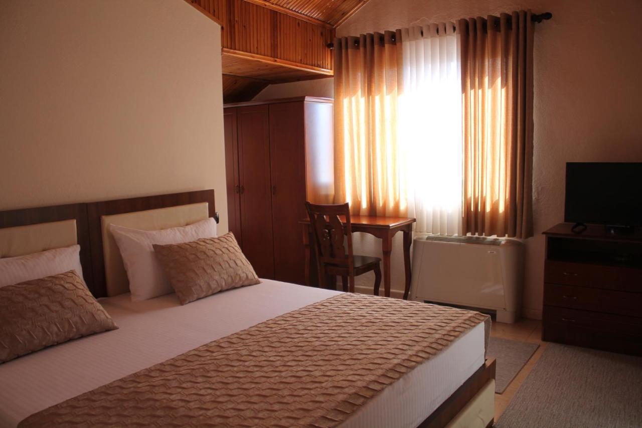 Hotel Hasmegaj Mahall' e Kryethuit ภายนอก รูปภาพ