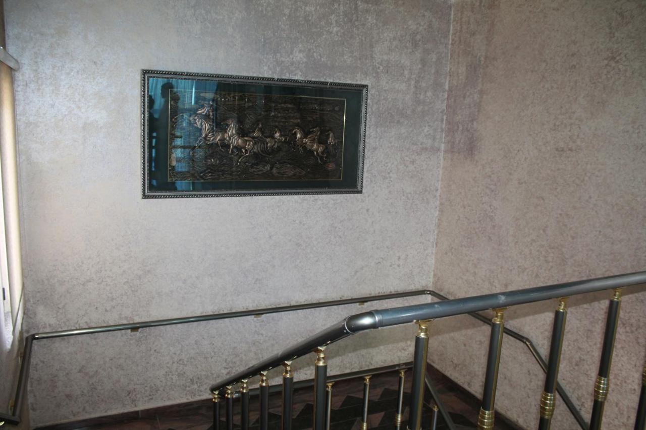 Hotel Hasmegaj Mahall' e Kryethuit ภายนอก รูปภาพ
