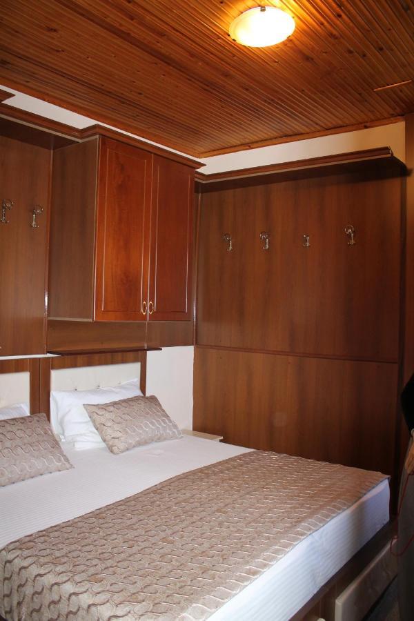 Hotel Hasmegaj Mahall' e Kryethuit ภายนอก รูปภาพ