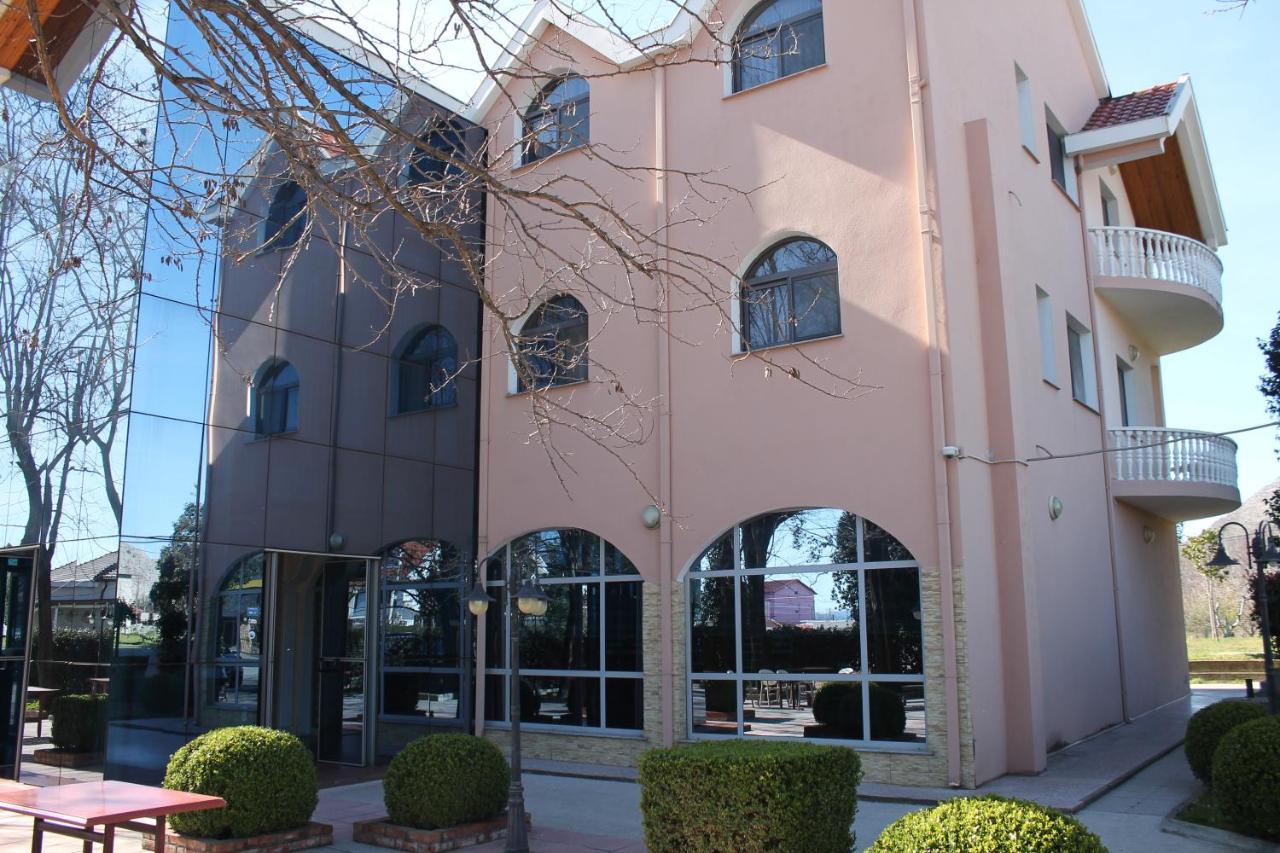 Hotel Hasmegaj Mahall' e Kryethuit ภายนอก รูปภาพ